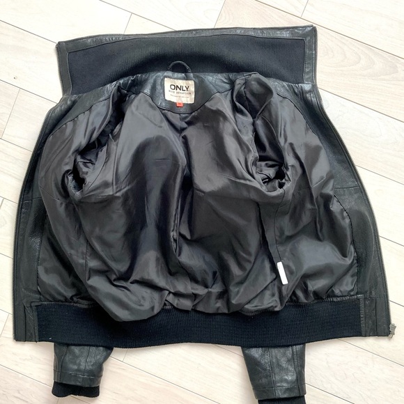Black leather bomber jacket - XS - Women - Picture 6 of 16